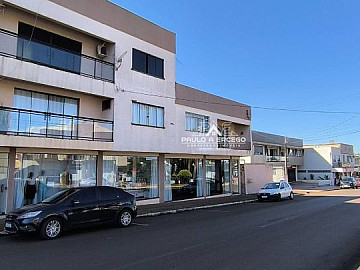 PREDIO COM 3 APTOS + 2 SALAS COMERCIAIS + TERRENO 1200 M